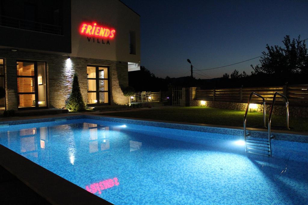 Family Hotel Friends Villa Enchets Luaran gambar